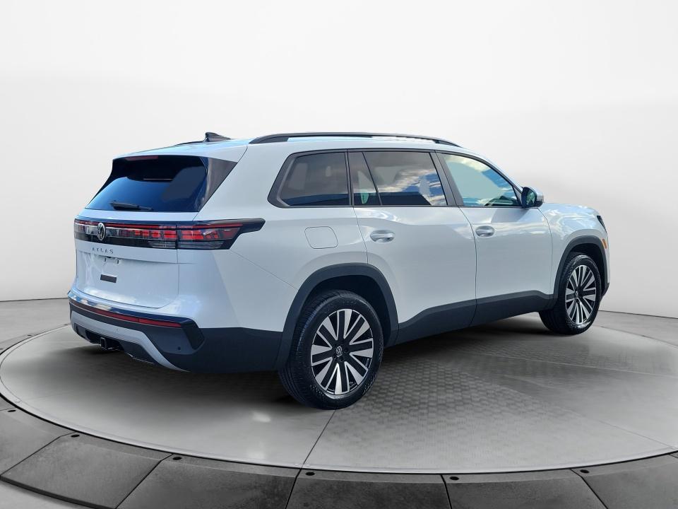 2027 Volkswagen Atlas SE w/Technology
