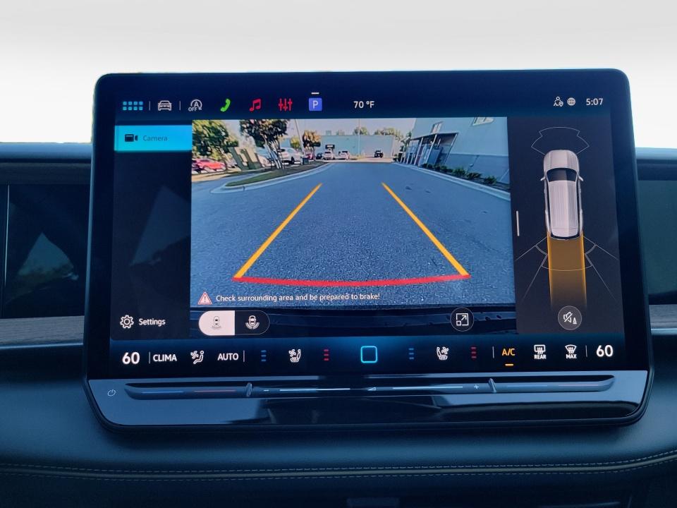 2027 Volkswagen Atlas SE w/Technology