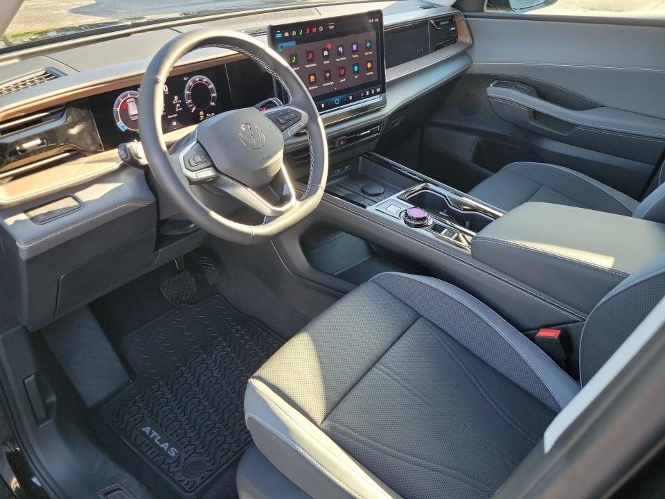 2027 Volkswagen Atlas SE w/Technology