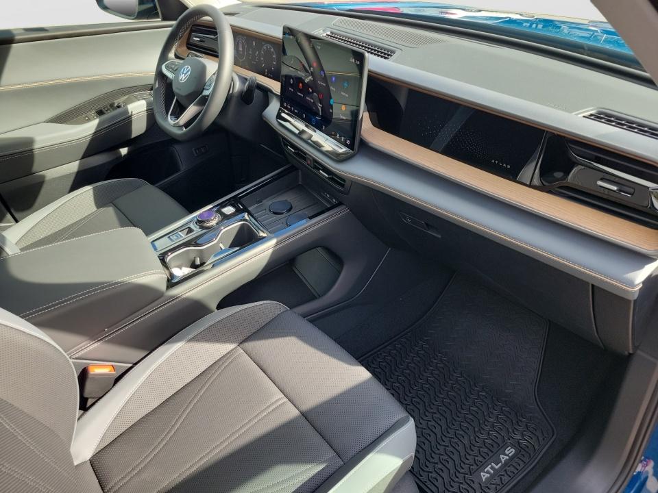 2027 Volkswagen Atlas SE w/Technology