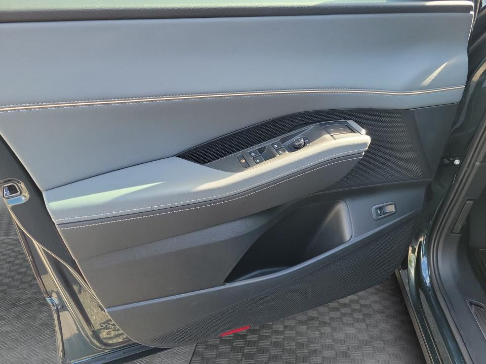 2027 Volkswagen Atlas SE w/Technology