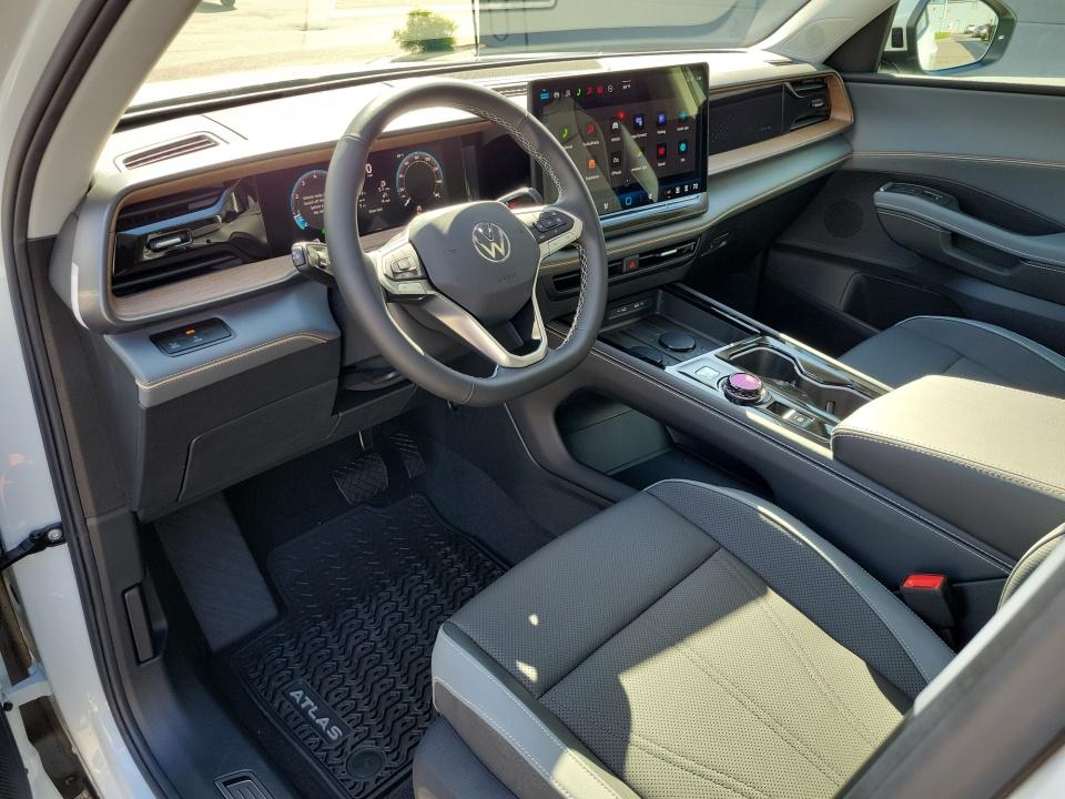 2027 Volkswagen Atlas SE w/Technology