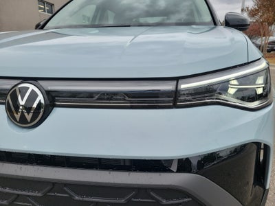 2026 Volkswagen Taos SE Black