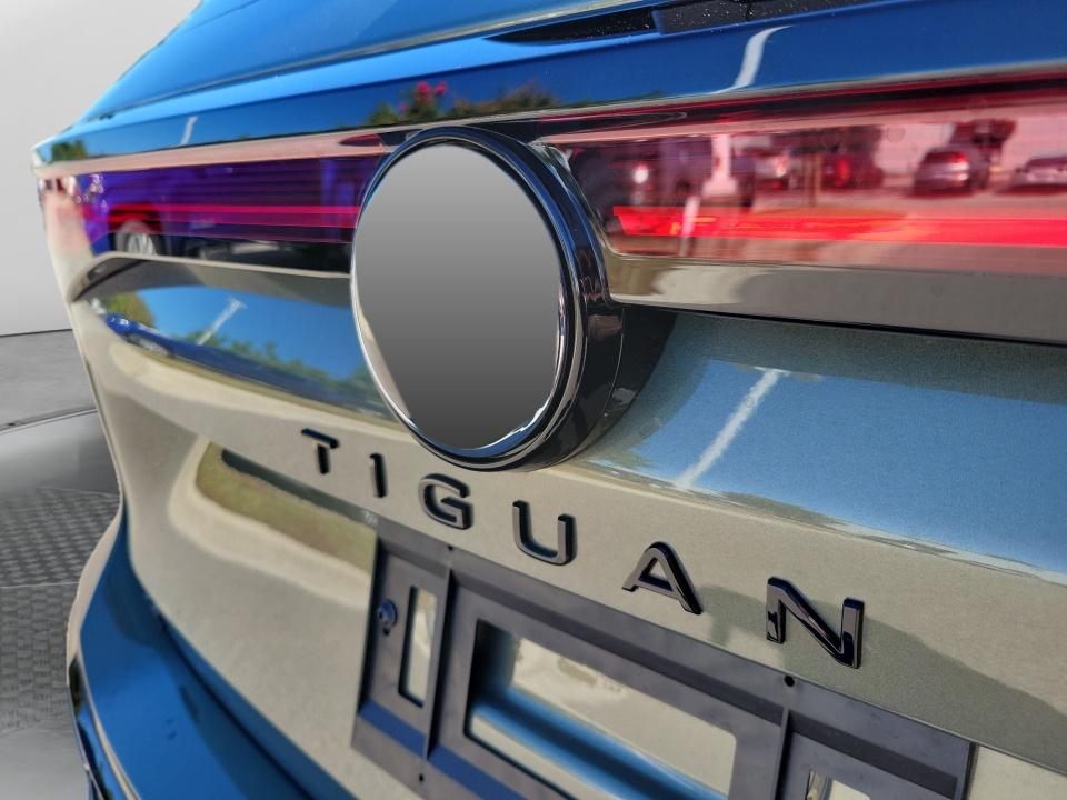2027 Volkswagen Tiguan SE R-Line Black