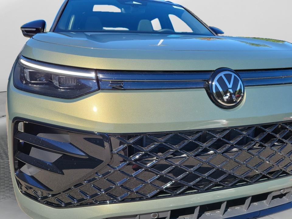2027 Volkswagen Tiguan SE R-Line Black
