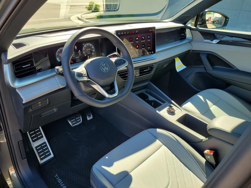 2027 Volkswagen Tiguan SE R-Line Black