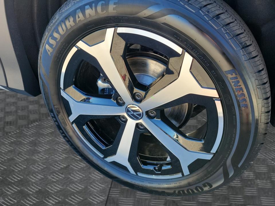 2027 Volkswagen Tiguan SE