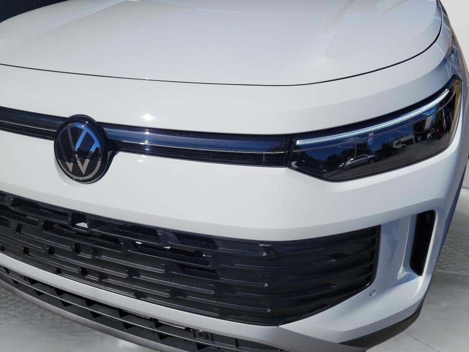2027 Volkswagen Tiguan SE