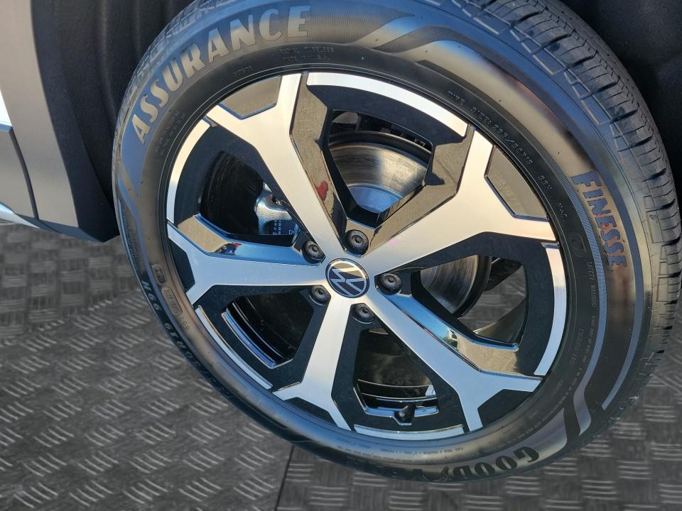 2027 Volkswagen Tiguan SE