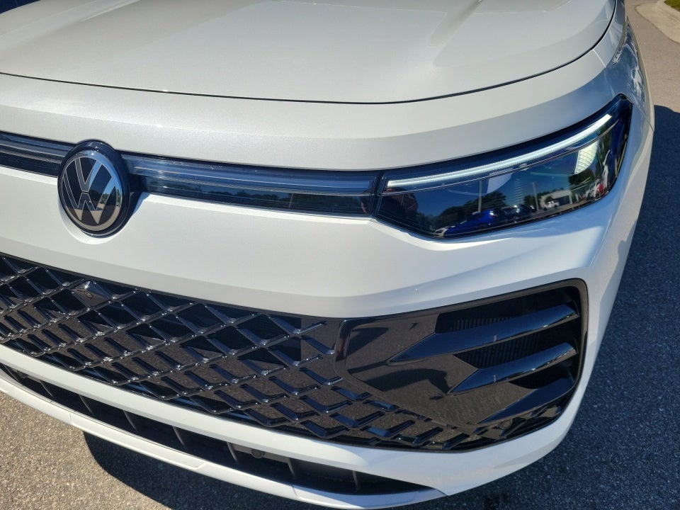 2026 Volkswagen Tiguan SEL R-Line Turbo