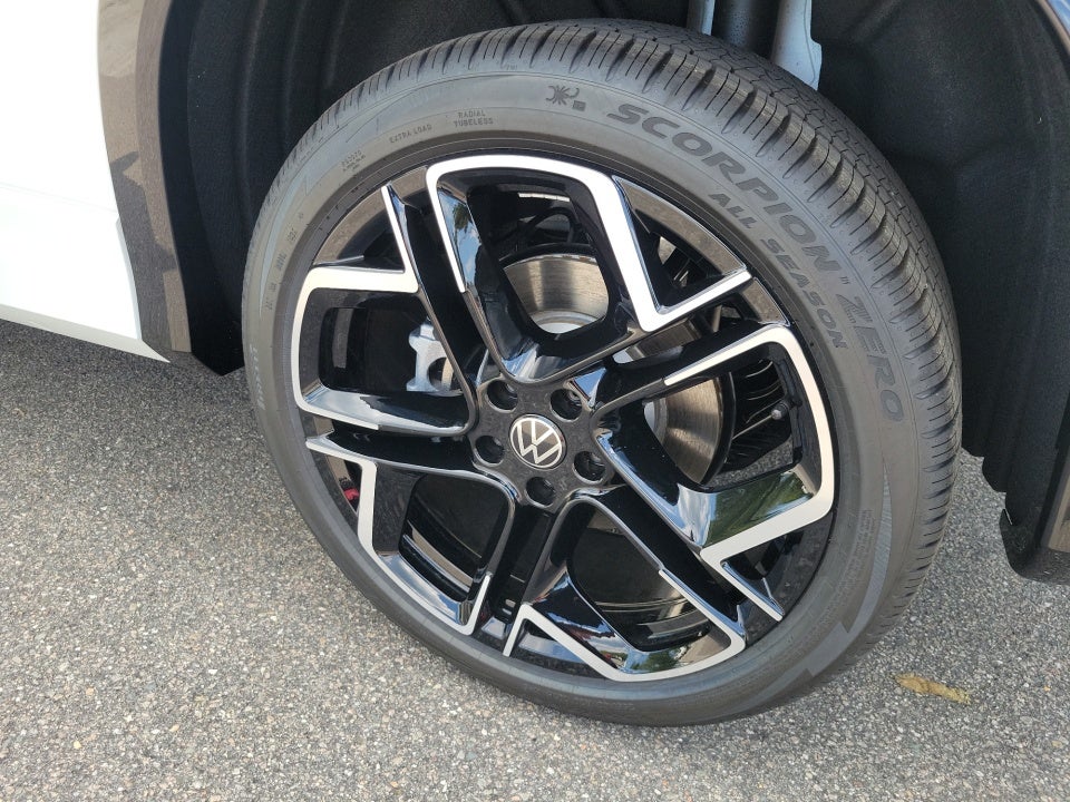2026 Volkswagen Tiguan SEL R-Line Turbo