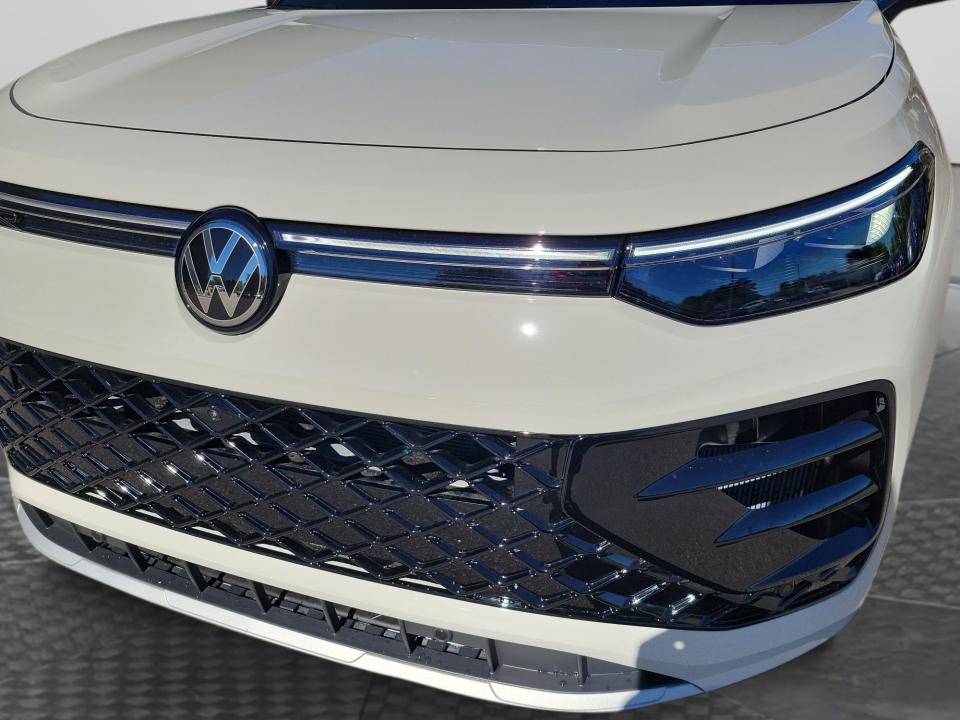 2027 Volkswagen Tiguan SEL R-Line Turbo