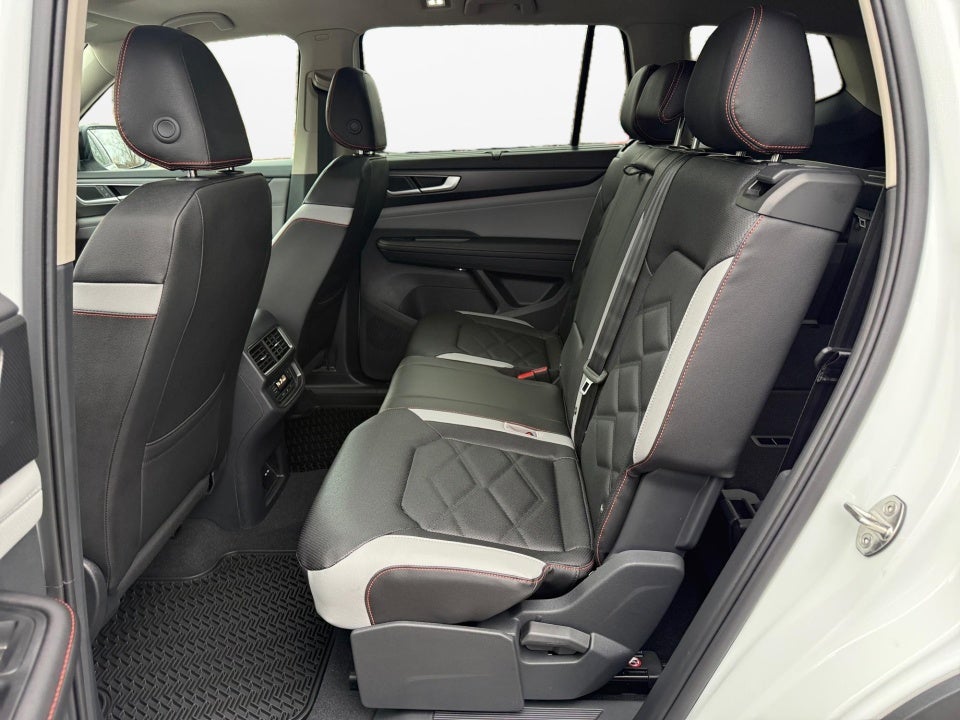 2026 Volkswagen Atlas Peak Edition
