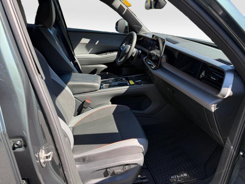 2027 Volkswagen Atlas SEL Premium R-Line
