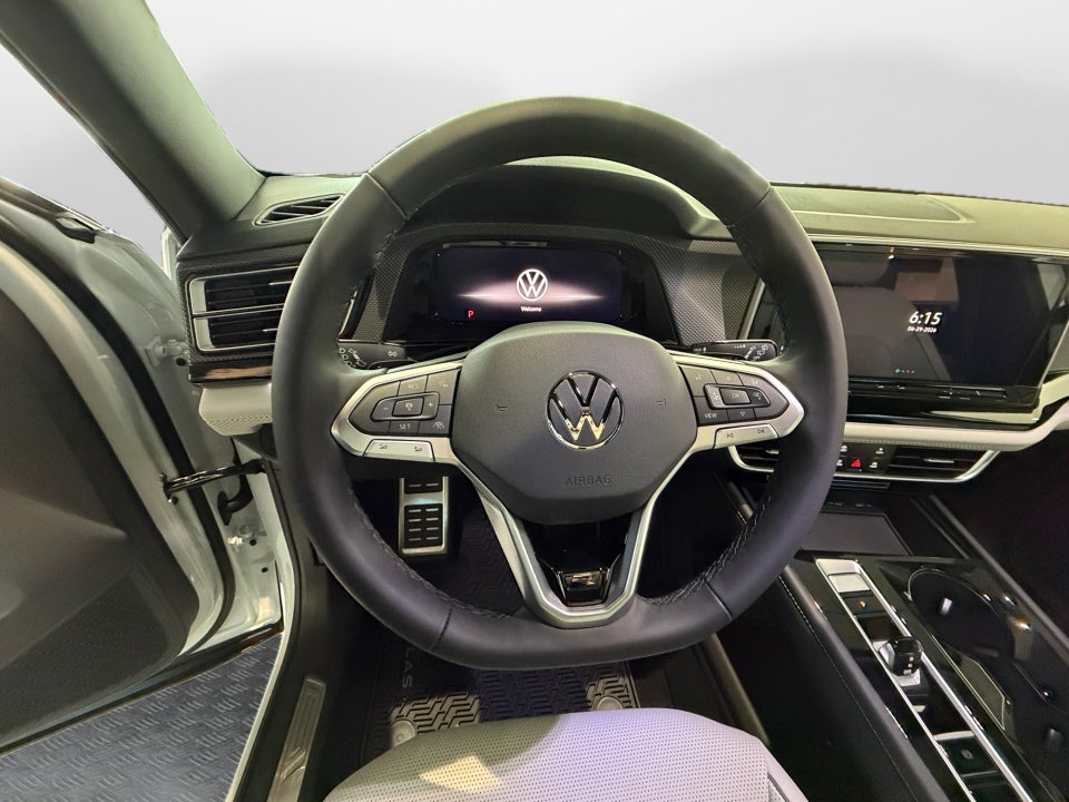 2026 Volkswagen Atlas Cross Sport 2.0T SEL Premium R-Line