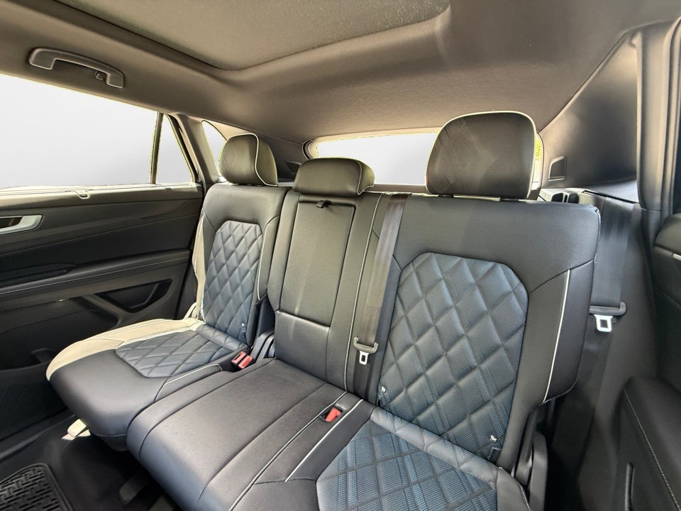 2026 Volkswagen Atlas Cross Sport SEL Premium R-Line
