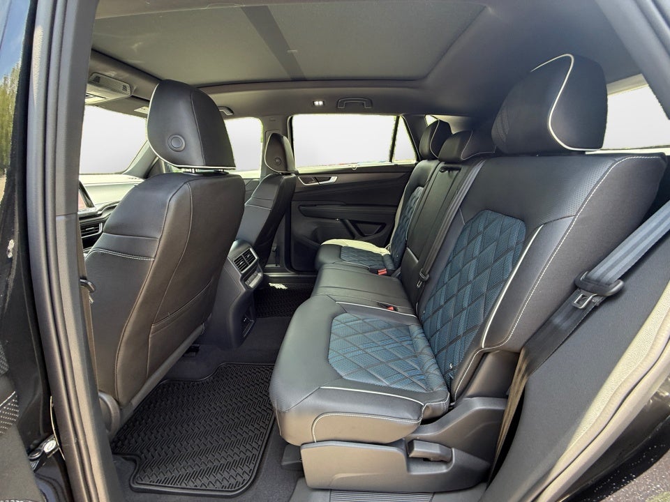 2026 Volkswagen Atlas Cross Sport SEL Premium R-Line