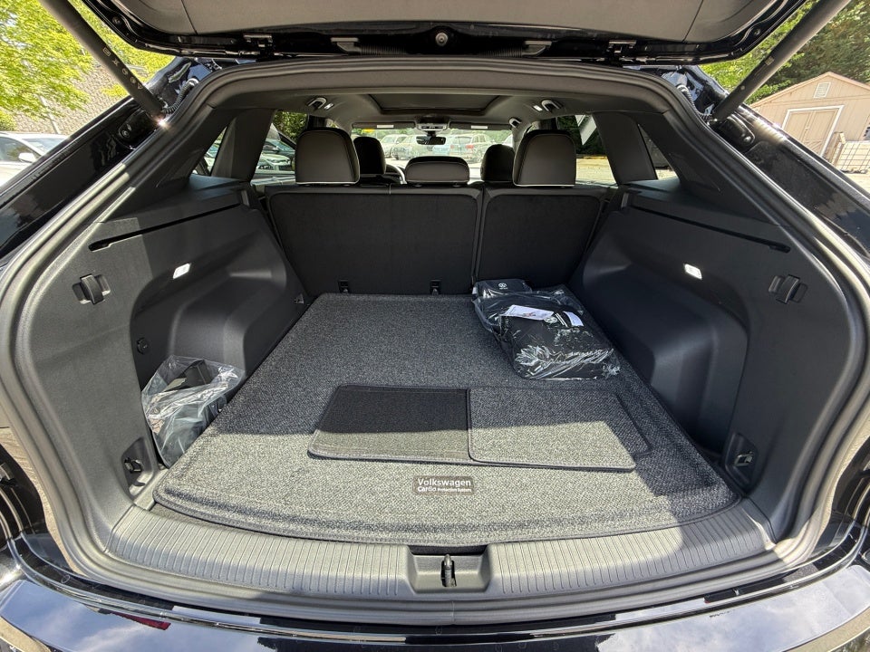 2026 Volkswagen Atlas Cross Sport SEL Premium R-Line
