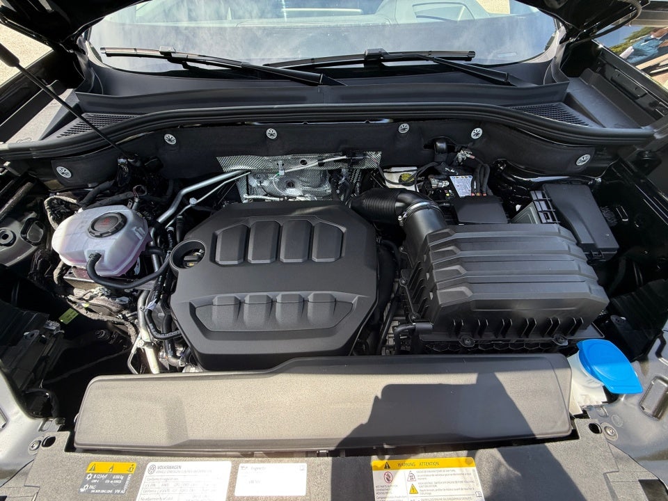 2026 Volkswagen Atlas Cross Sport SEL Premium R-Line