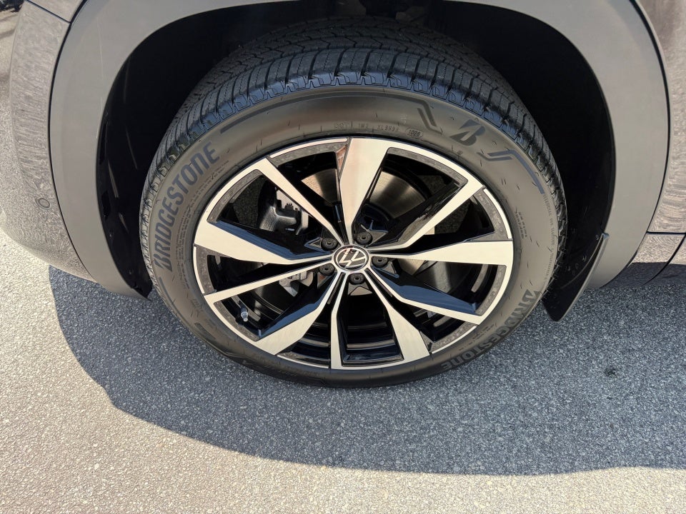 2026 Volkswagen Atlas Cross Sport SEL Premium R-Line