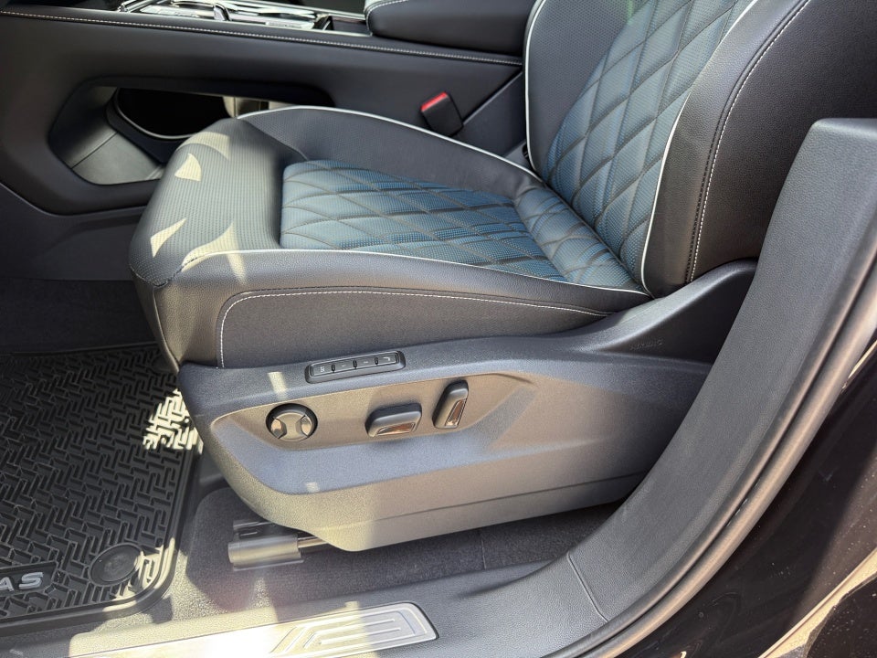 2026 Volkswagen Atlas Cross Sport SEL Premium R-Line