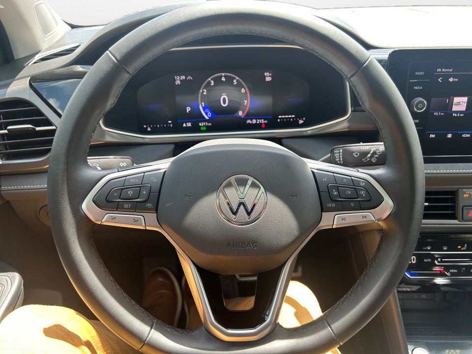 2026 Volkswagen Taos SE Black