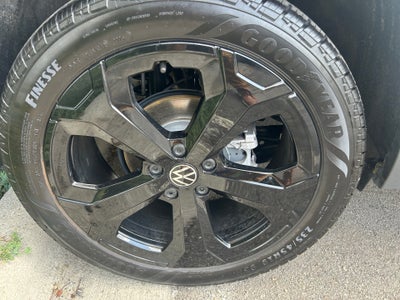 2026 Volkswagen Taos SE Black