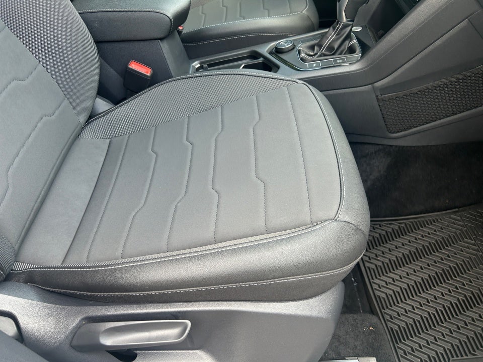 2026 Volkswagen Taos SE Black