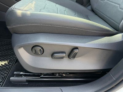 2026 Volkswagen Taos SE Black