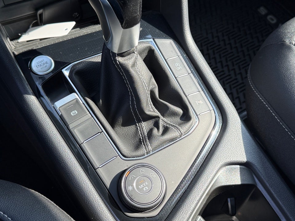 2026 Volkswagen Taos SE Black