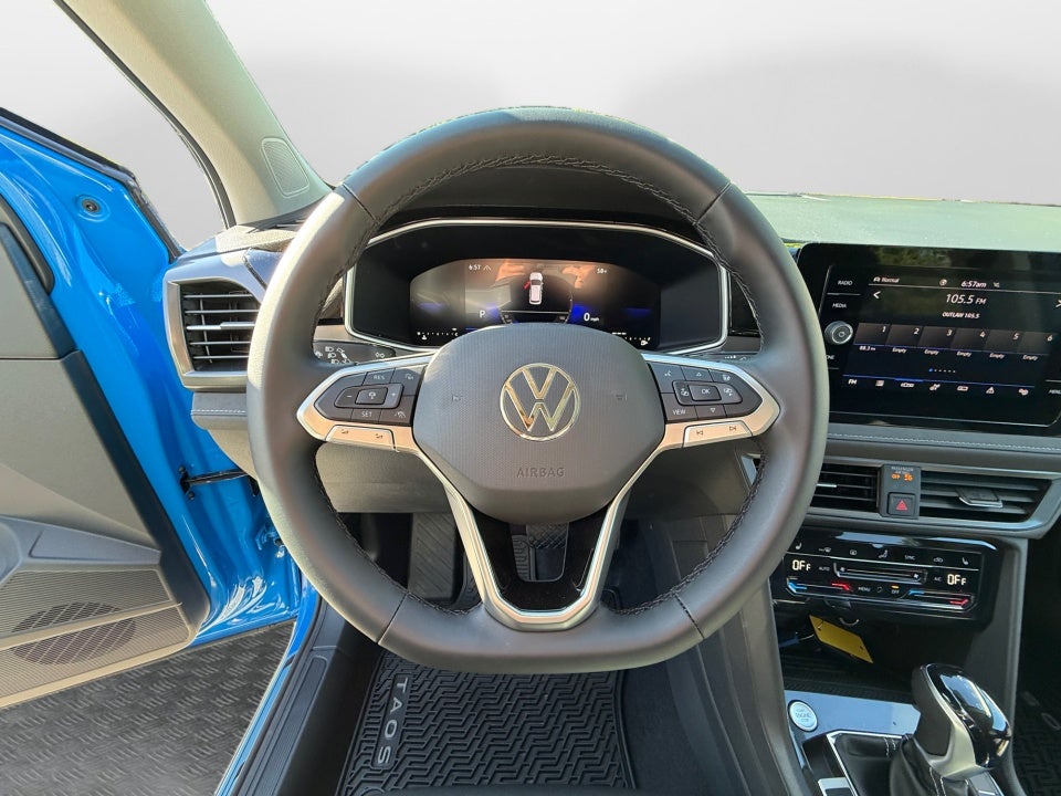 2026 Volkswagen Taos SE Black