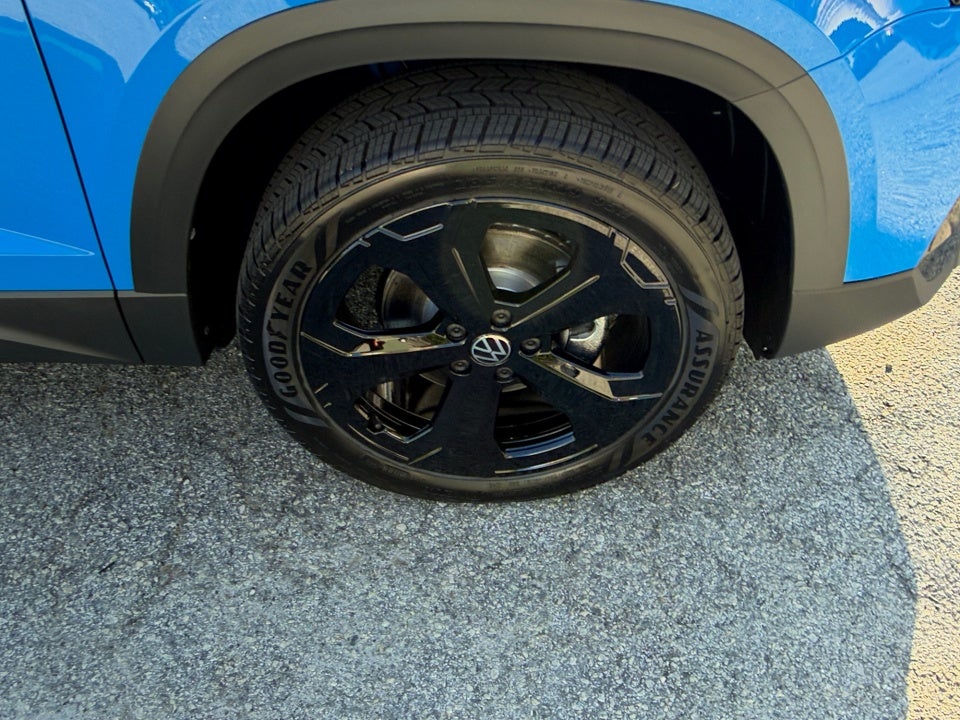 2026 Volkswagen Taos SE Black
