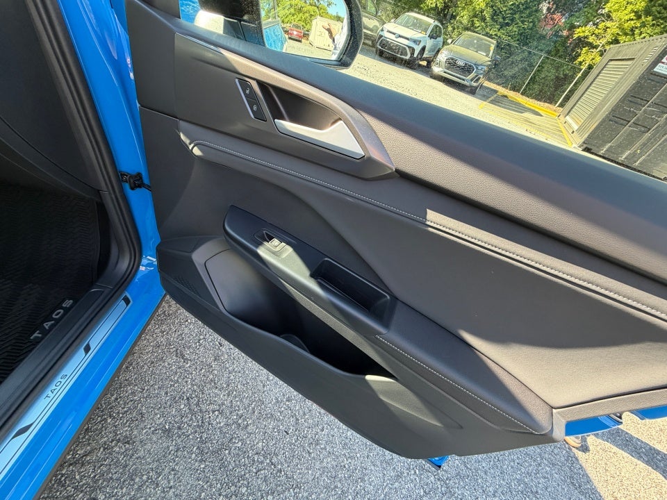 2026 Volkswagen Taos SE Black