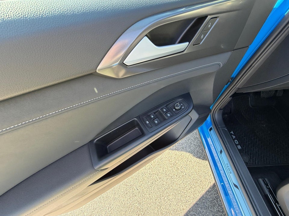 2026 Volkswagen Taos SE Black