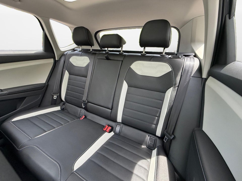 2026 Volkswagen Taos SEL
