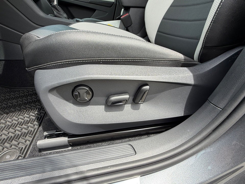 2026 Volkswagen Taos SEL