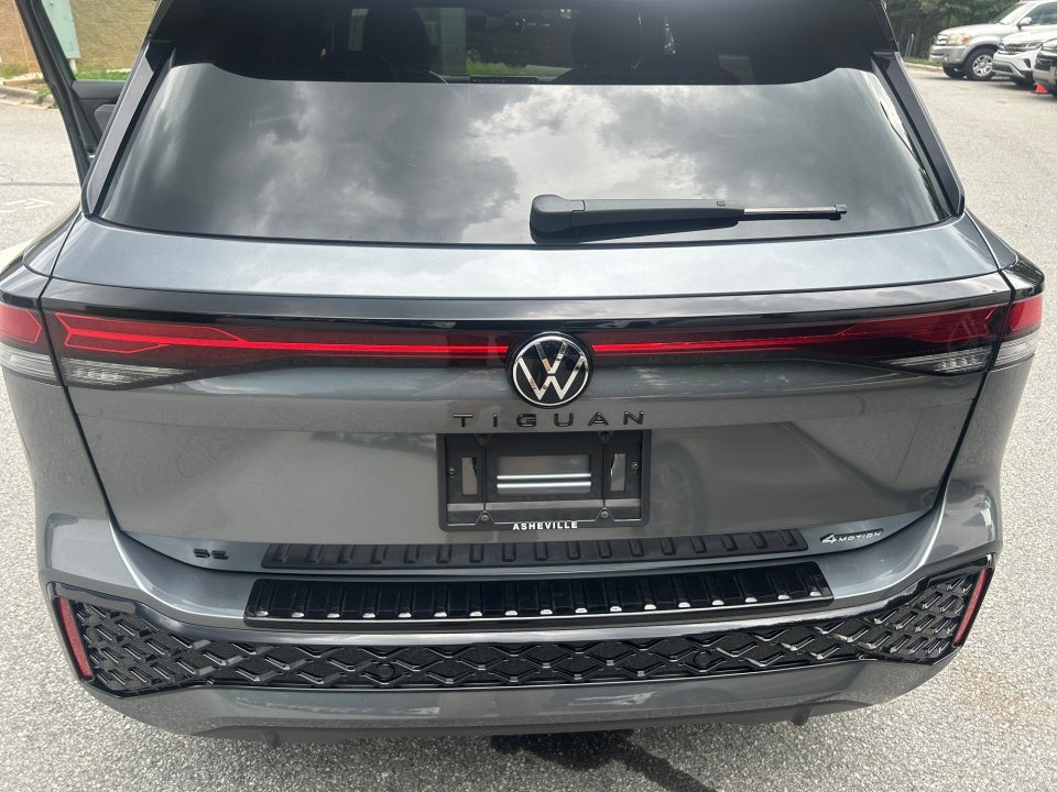 2025 Volkswagen Tiguan SE R-Line Black