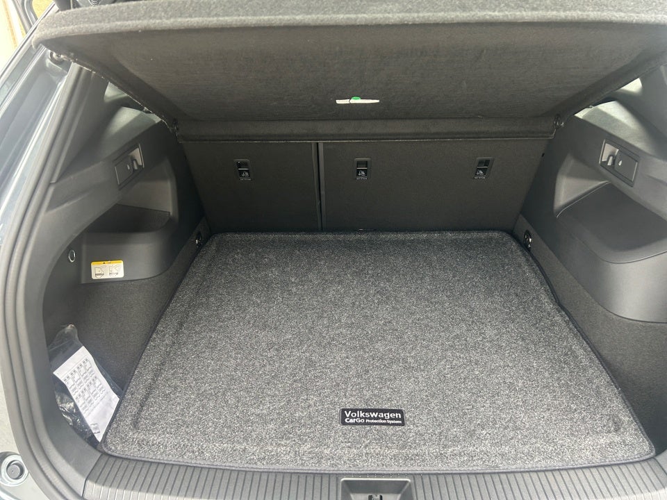 2025 Volkswagen Tiguan SE R-Line Black