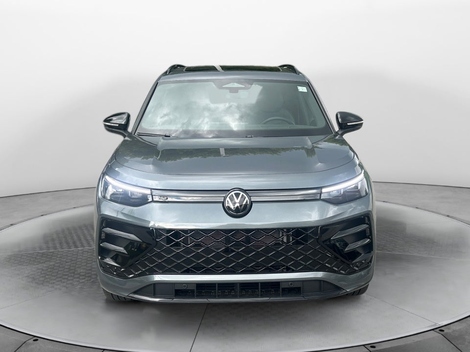 2025 Volkswagen Tiguan SE R-Line Black
