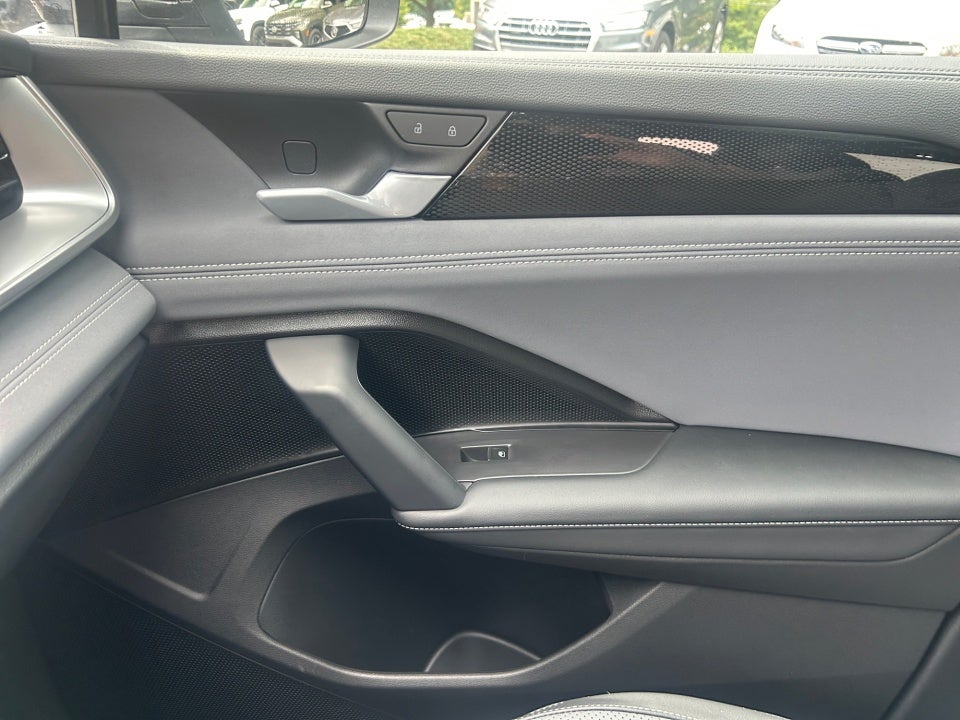 2025 Volkswagen Tiguan SE R-Line Black