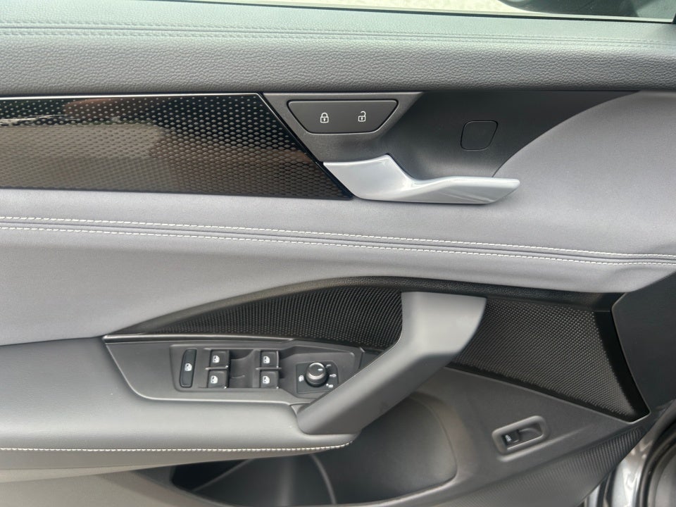 2025 Volkswagen Tiguan SE R-Line Black