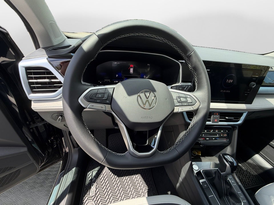 2026 Volkswagen Taos SE