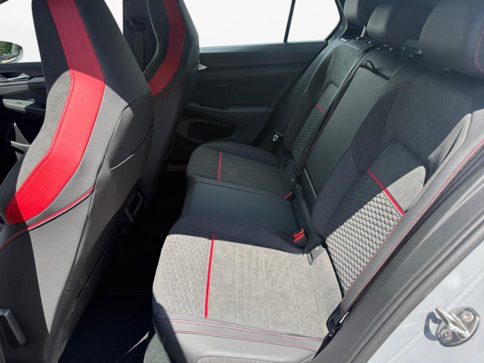 2026 Volkswagen Golf GTI SE