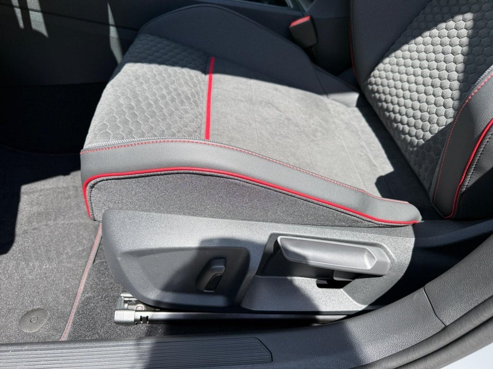 2026 Volkswagen Golf GTI SE
