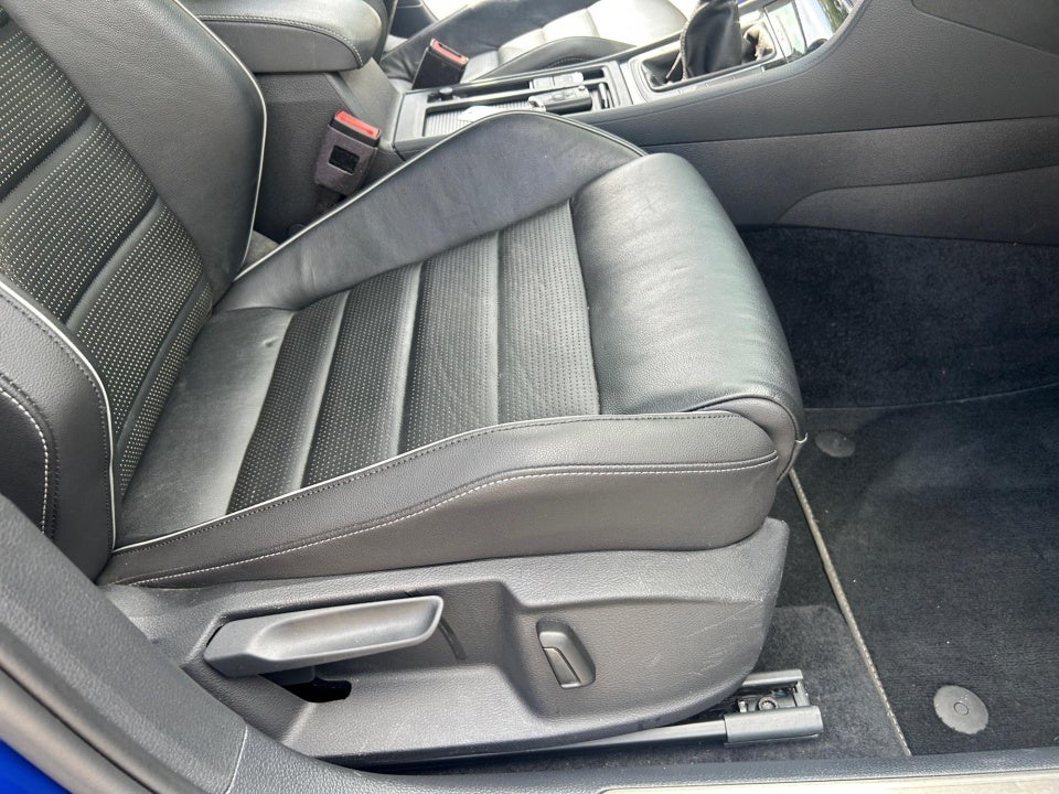 2019 Volkswagen Golf R 2.0T w/DCC & Navigation (M6)