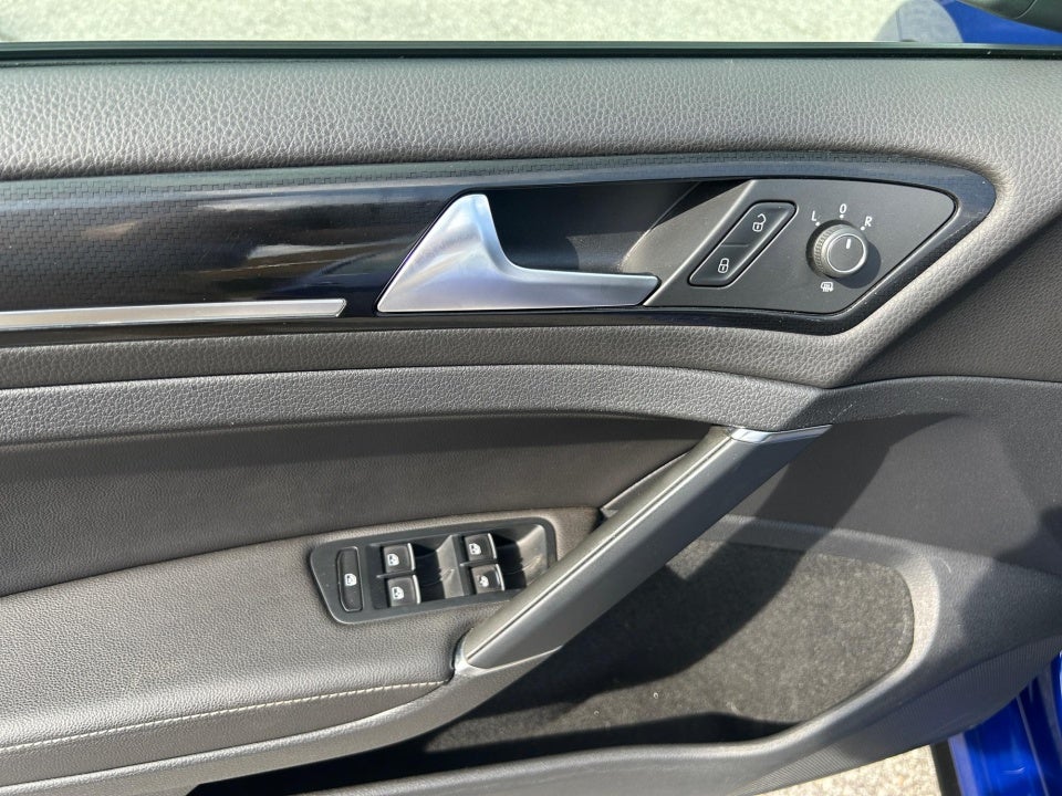 2019 Volkswagen Golf R 2.0T w/DCC & Navigation (M6)