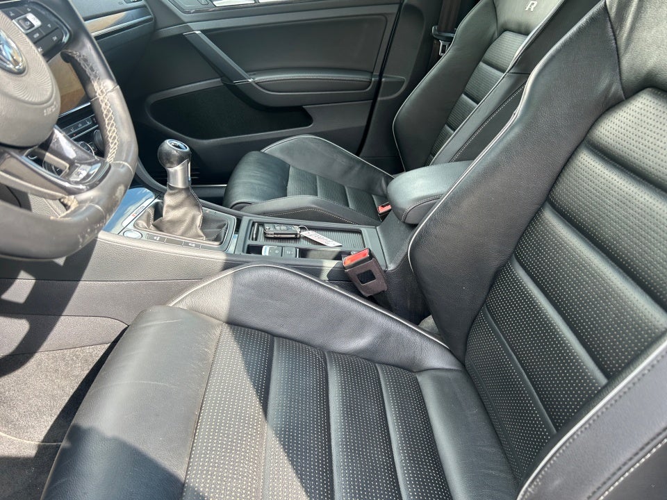2019 Volkswagen Golf R 2.0T w/DCC & Navigation (M6)