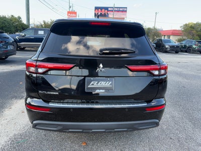 2022 Mitsubishi Outlander ES