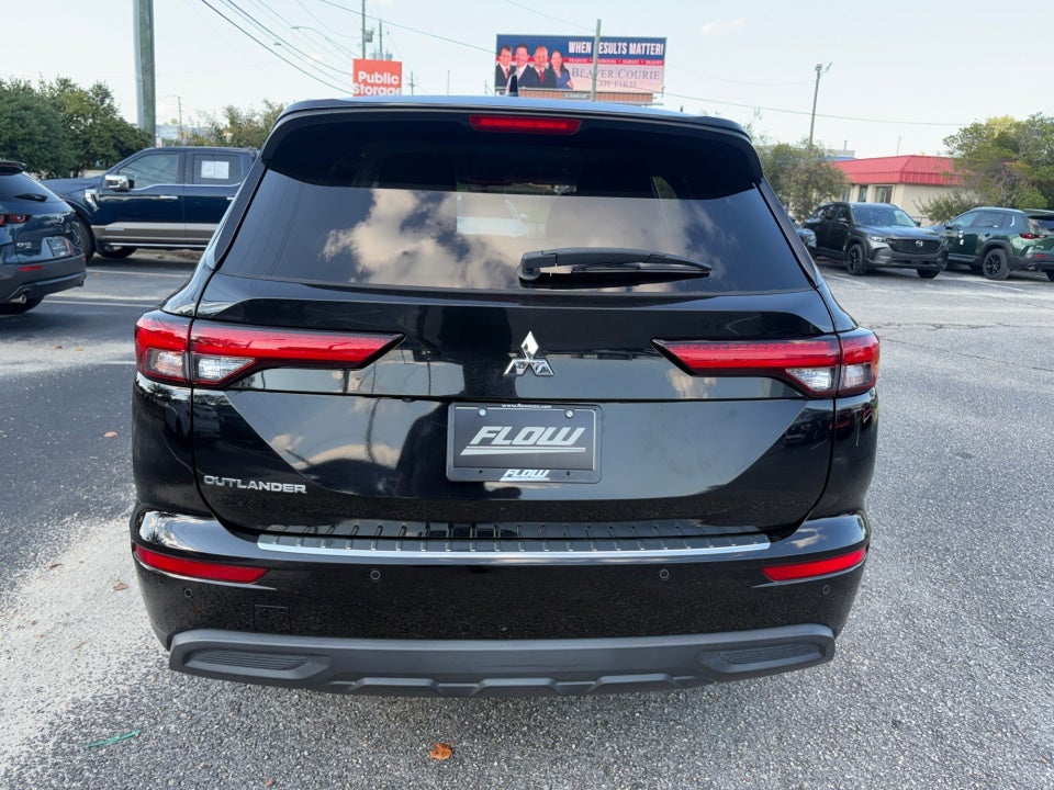 2022 Mitsubishi Outlander ES