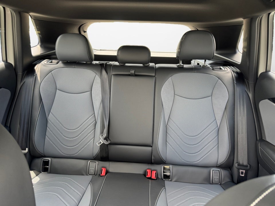 2025 Volkswagen Tiguan SE R-Line Black